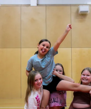 girls cheering 